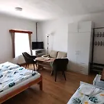 Pod Jeskyněmi Apartmán *