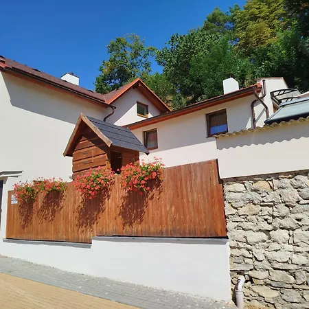 Pod Jeskynemi Apartment *