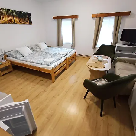 Pod Jeskynemi * Mladec