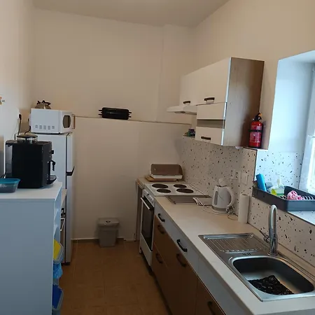شقة Pod Jeskynemi