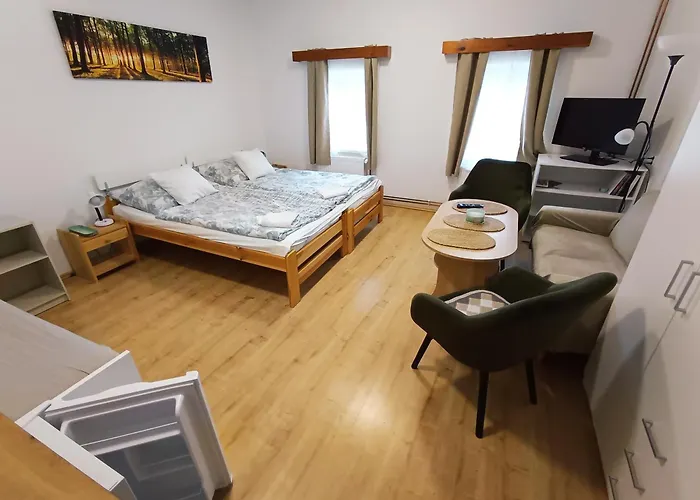 Pod Jeskynemi * Mladec